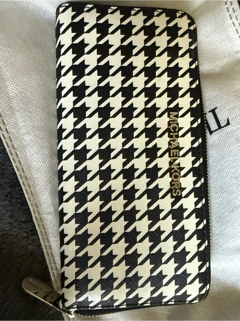 Michael Kors Black & White Houndstooth Zip-Around Wallet